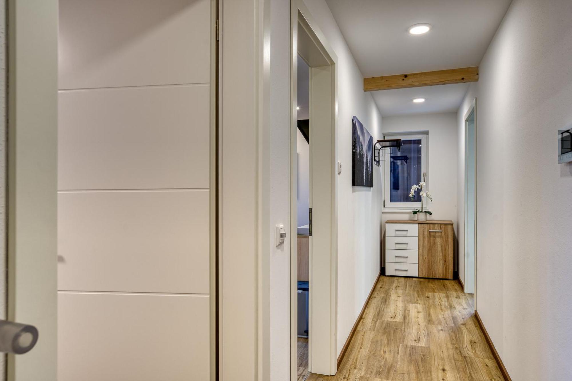 Apartment Backstage *